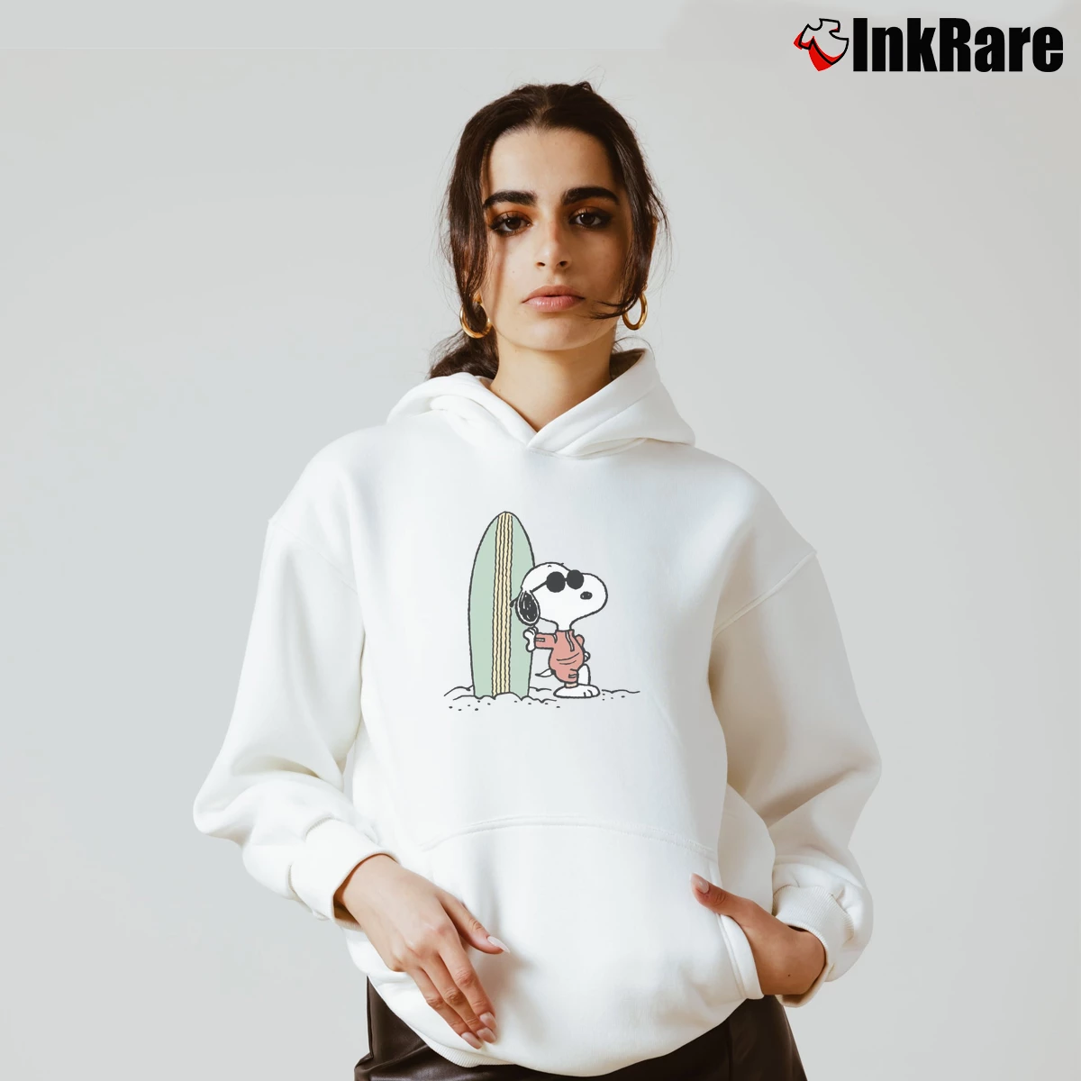 Vintage Surfing Snoopy Women’s Cozy Hoodie in white – Urban Chic Women’s Vintage Surfing Snoopy Cozy Hoodie in white | Warm, Structured, Stylish