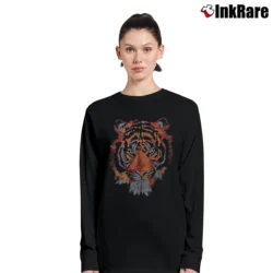 Women’s Wrangler Graphic Tiger Long-Sleeve Top in black | Sleek, Versatile, All-Season