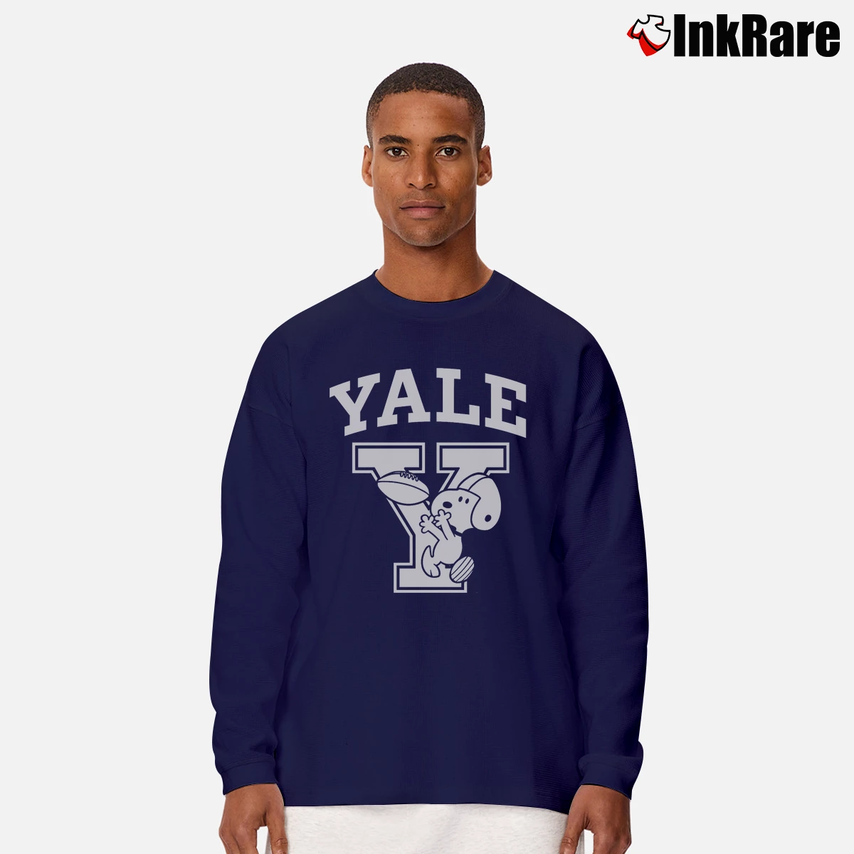 Yale University Snoopy Men’s Long-Sleeve Tee in navy – Versatile Layering Men’s Yale University Snoopy Long-Sleeve Shirt in navy | Sleek, Lightweight, Year-Round Wear